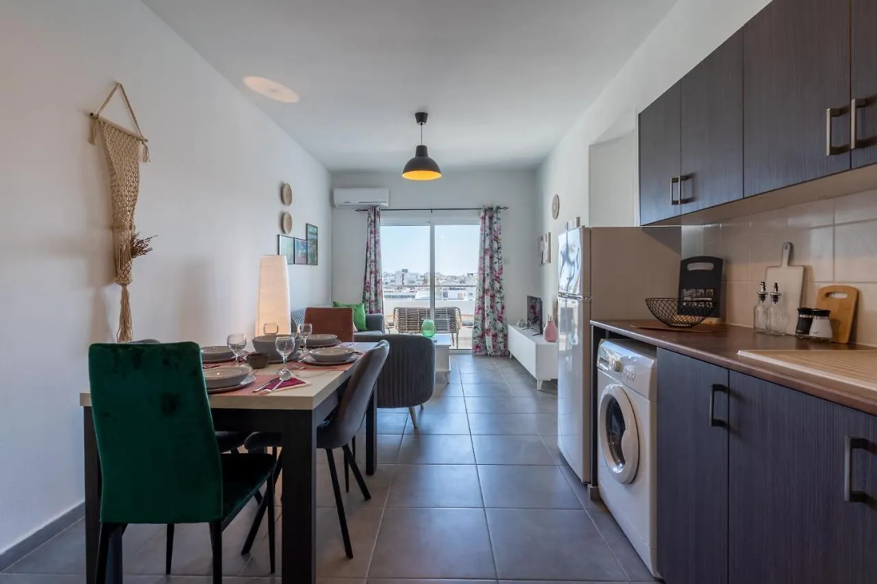Emerald'S 2-Bedroom Apartment In Larnaca 0*,